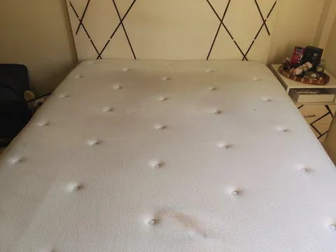 Matelas deux places propre, après le nettoyage NADIFA